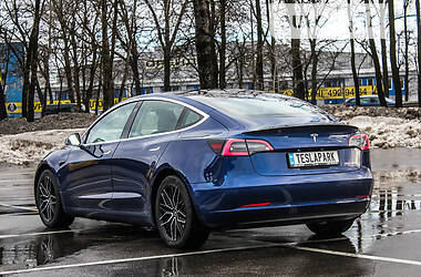 Седан Tesla Model 3 2019 в Києві