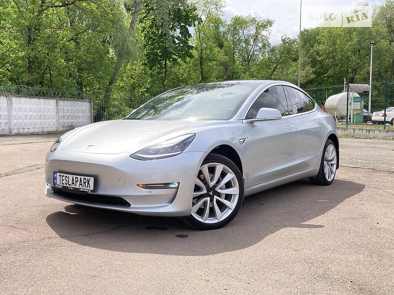 Седан Tesla Model 3 2018 в Києві