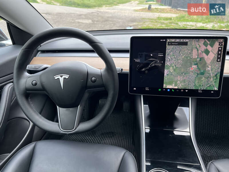 Седан Tesla Model 3 2019 в Ровно