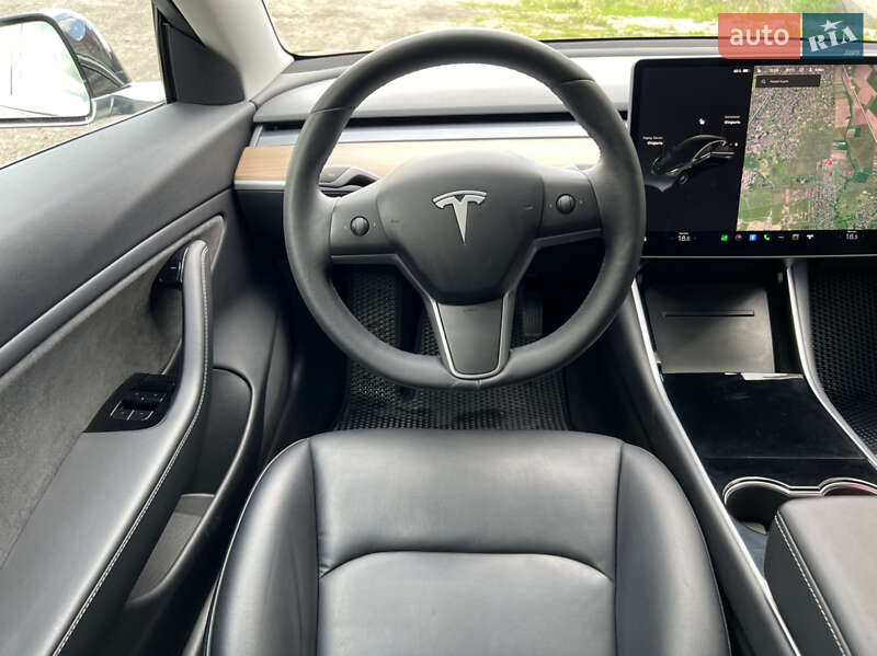 Седан Tesla Model 3 2019 в Ровно