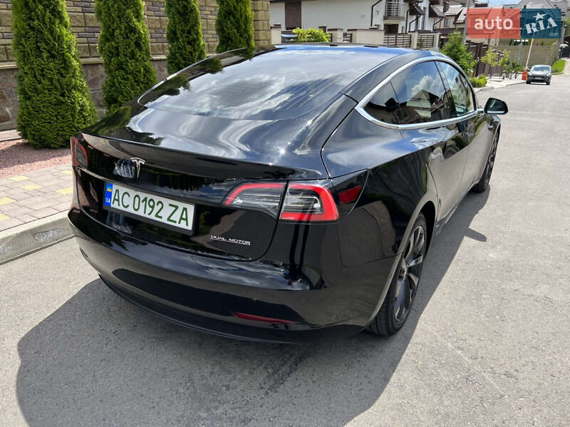 Седан Tesla Model 3 2019 в Ровно
