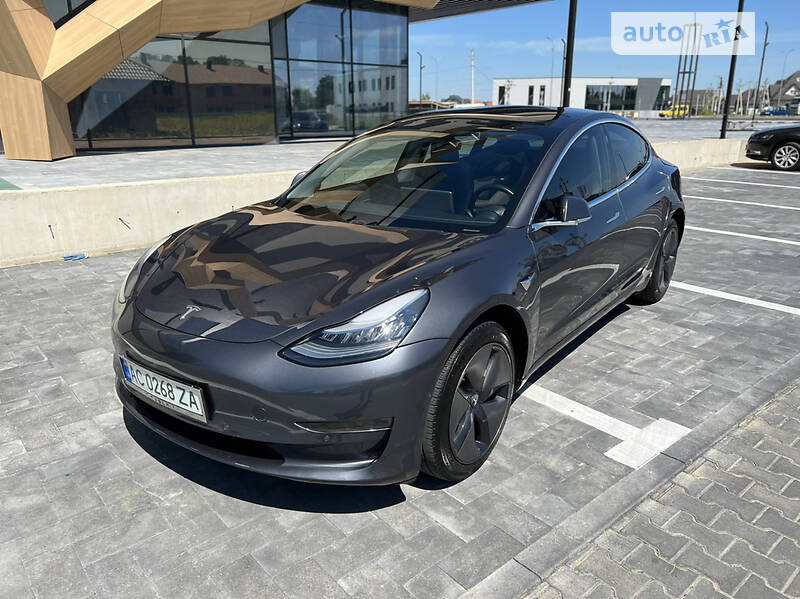 Седан Tesla Model 3 2019 в Луцке