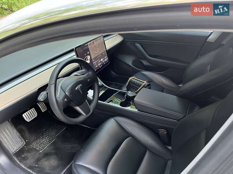 Ліфтбек Tesla Model 3 2019 в Харкові