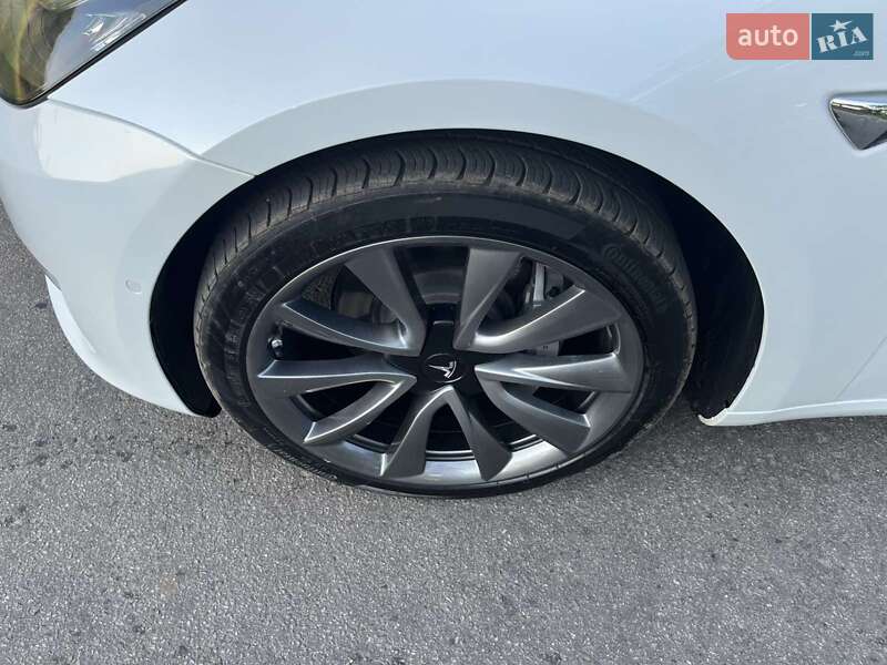 Ліфтбек Tesla Model 3 2019 в Харкові