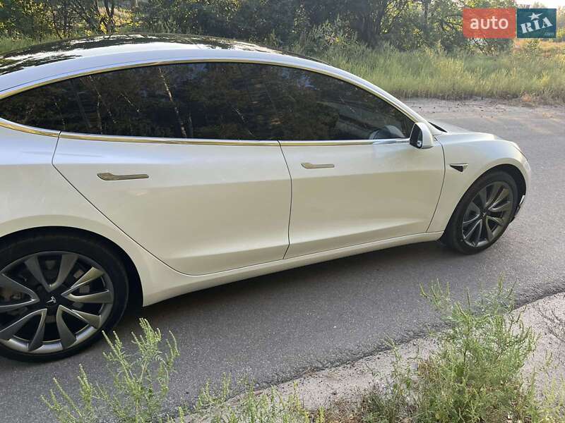 Ліфтбек Tesla Model 3 2019 в Харкові