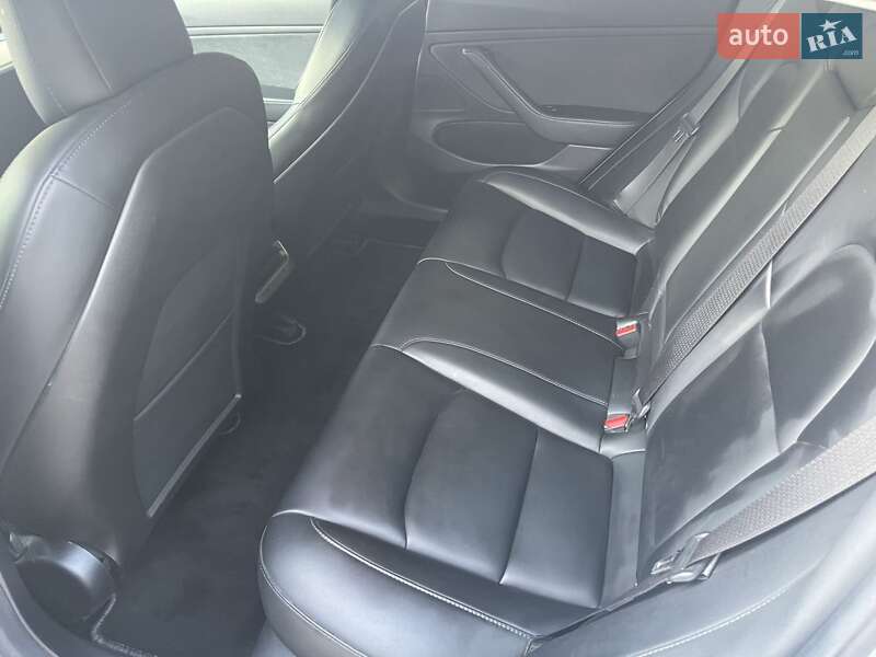 Ліфтбек Tesla Model 3 2019 в Харкові