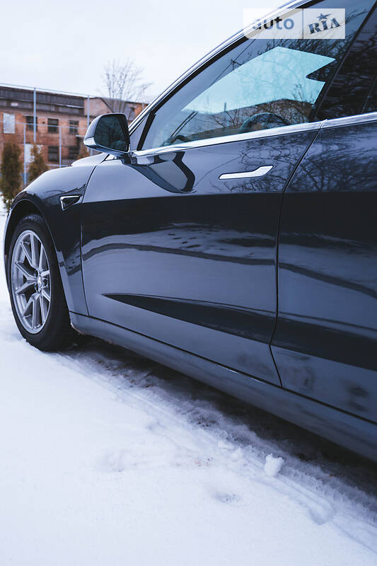 Седан Tesla Model 3 2018 в Кропивницком