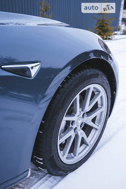 Седан Tesla Model 3 2018 в Кропивницком