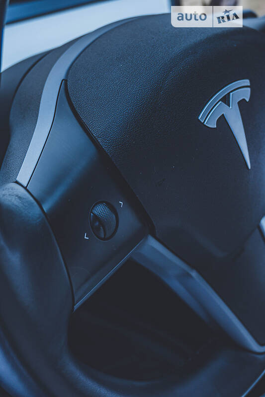 Седан Tesla Model 3 2018 в Кропивницком