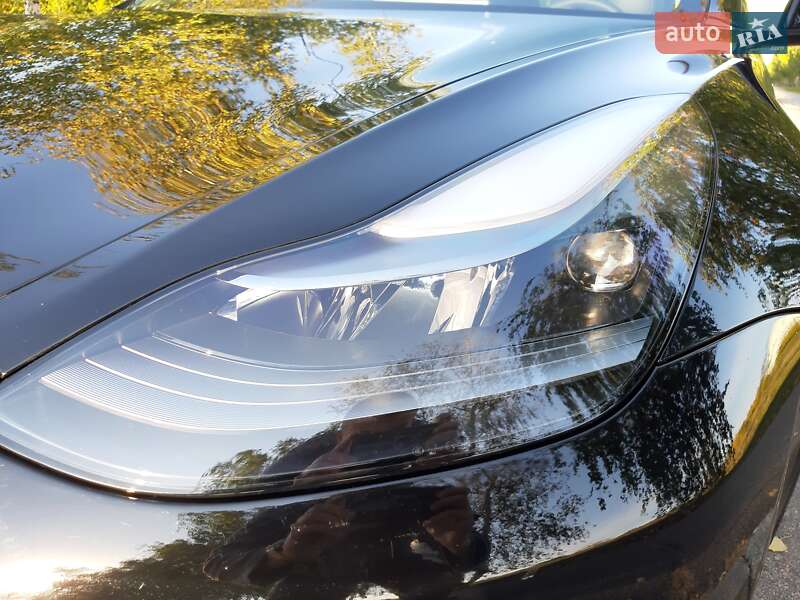 Седан Tesla Model 3 2021 в Дніпрі