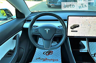 Седан Tesla Model 3 2018 в 