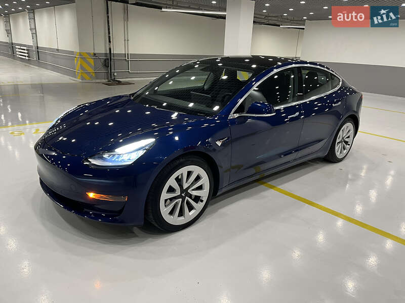 Седан Tesla Model 3 2018 в Києві