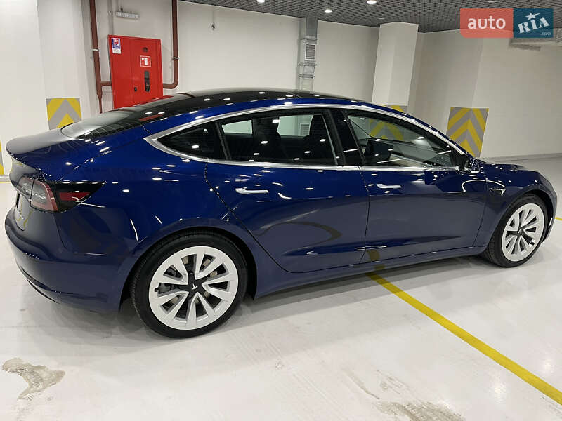 Седан Tesla Model 3 2018 в Києві