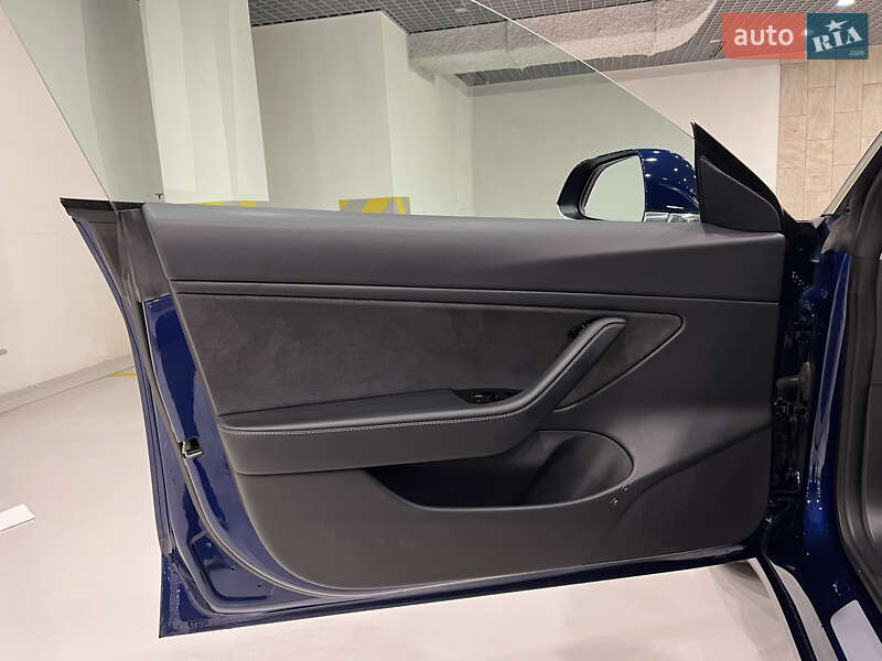 Седан Tesla Model 3 2018 в Києві