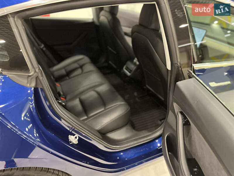 Седан Tesla Model 3 2018 в Києві