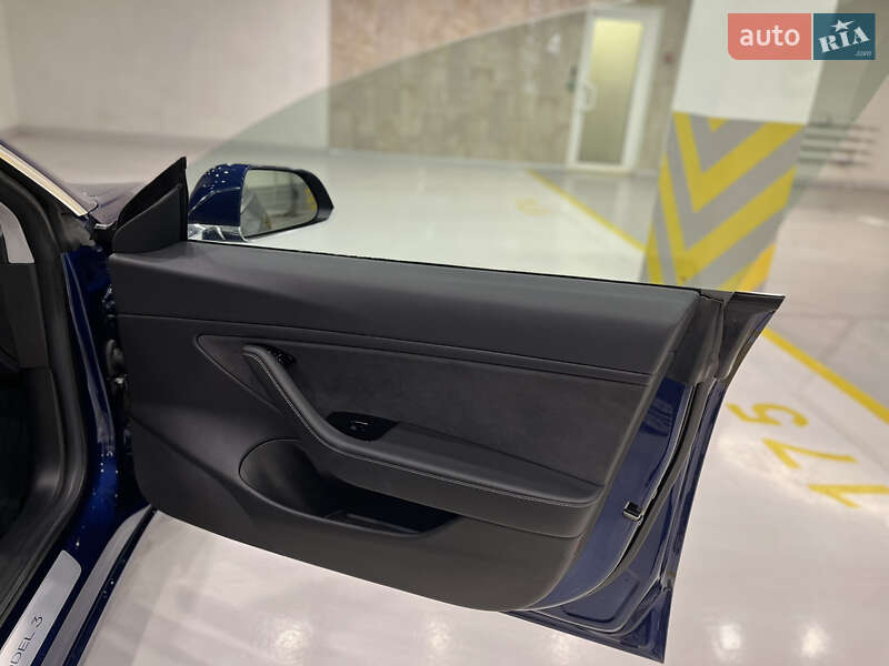Седан Tesla Model 3 2018 в Києві