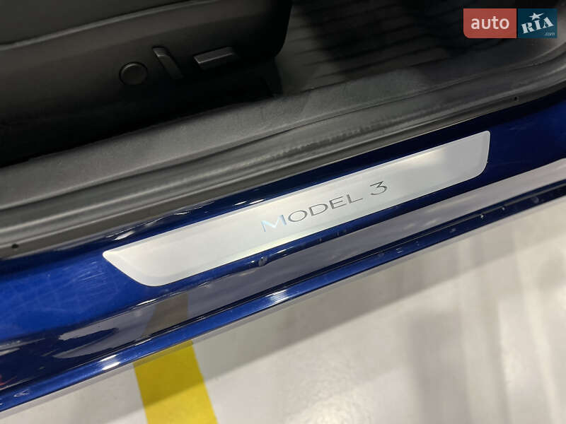 Седан Tesla Model 3 2018 в Києві