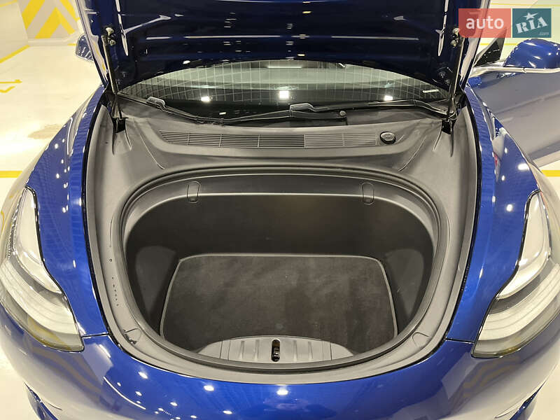 Седан Tesla Model 3 2018 в Києві