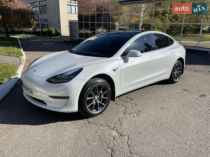 Tesla Model 3 2020