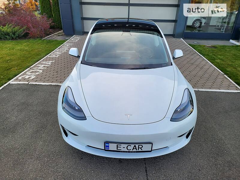 Седан Tesla Model 3 2022 в Киеве