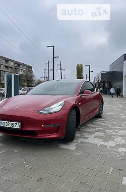 Седан Tesla Model 3 2018 в Ужгороді