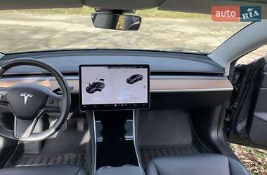 Седан Tesla Model 3 2019 в Черновцах