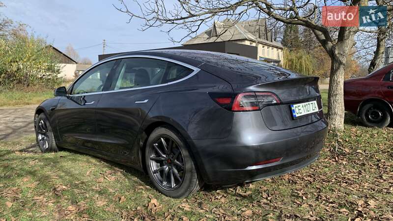 Седан Tesla Model 3 2019 в Чернівцях