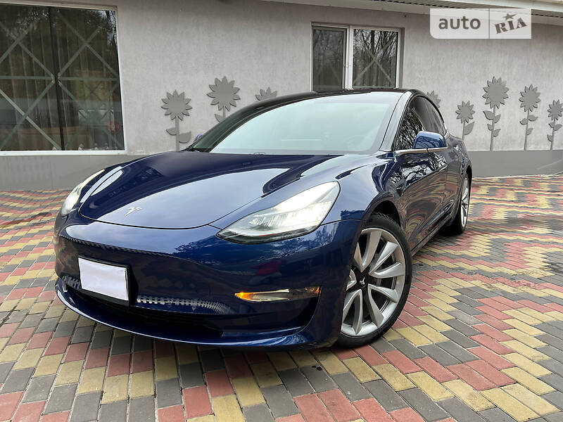 Седан Tesla Model 3 2018 в Дніпрі