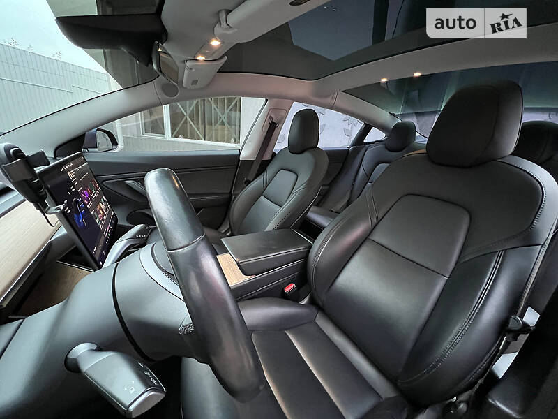 Седан Tesla Model 3 2018 в Дніпрі