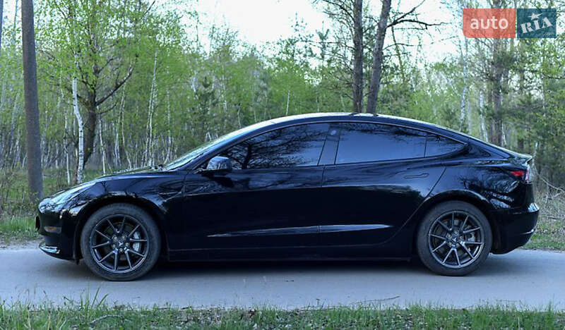 Седан Tesla Model 3 2018 в Львові