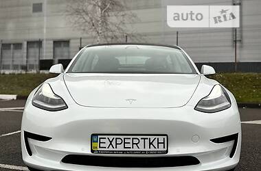 Седан Tesla Model 3 2020 в 