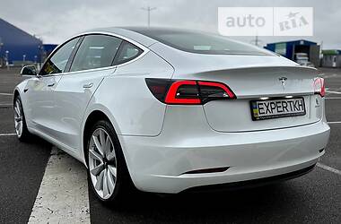 Седан Tesla Model 3 2020 в 