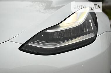 Седан Tesla Model 3 2020 в 