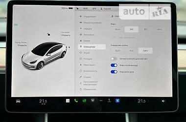 Седан Tesla Model 3 2020 в 