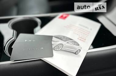 Седан Tesla Model 3 2020 в 
