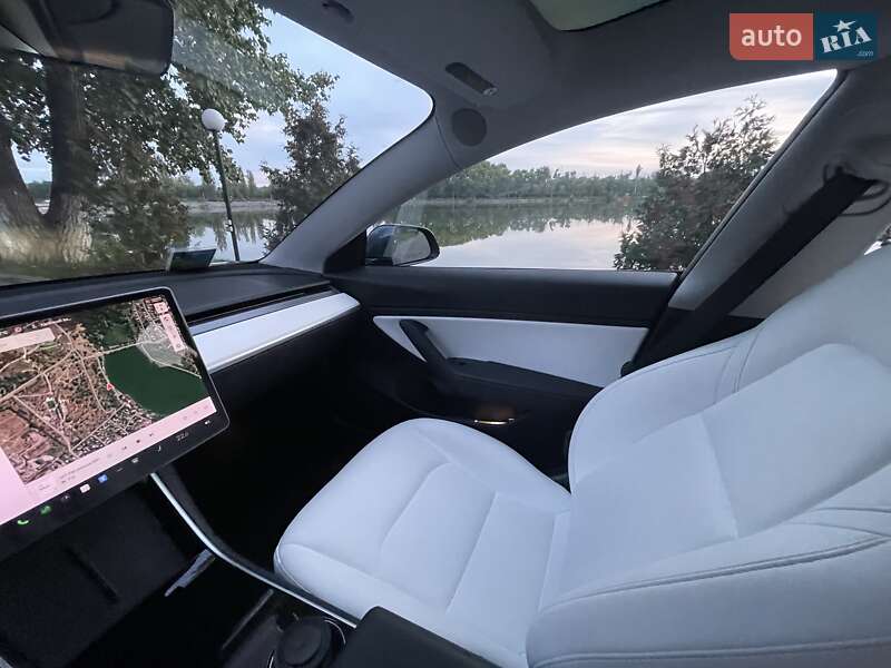 Седан Tesla Model 3 2018 в Кропивницком