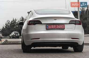 Седан Tesla Model 3 2021 в 