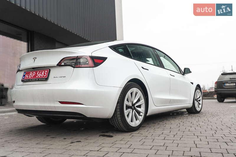 Седан Tesla Model 3 2021 в Ужгороді
