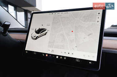 Седан Tesla Model 3 2021 в 