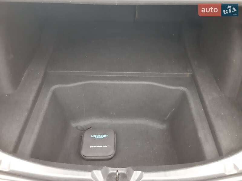 Седан Tesla Model 3 2019 в Дніпрі