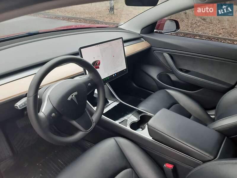 Седан Tesla Model 3 2019 в Дніпрі