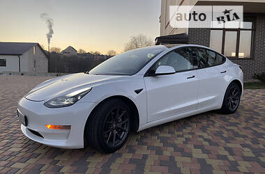 Седан Tesla Model 3 2021 в 