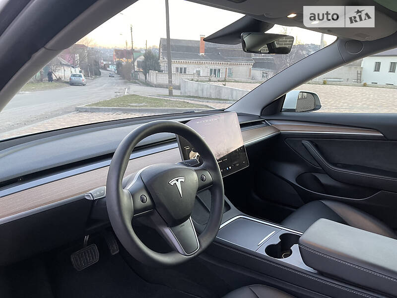 Седан Tesla Model 3 2021 в Львове