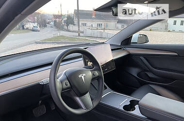 Седан Tesla Model 3 2021 в 