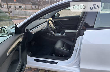Седан Tesla Model 3 2021 в 