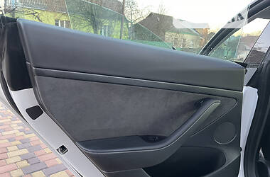 Седан Tesla Model 3 2021 в 