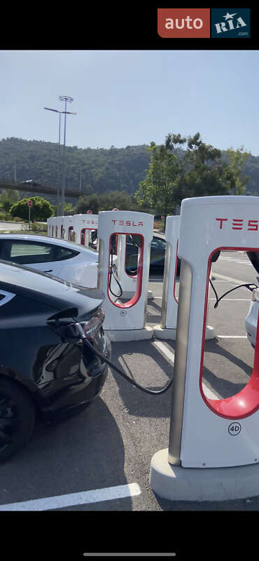 Седан Tesla Model 3 2019 в Ровно