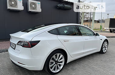 Седан Tesla Model 3 2019 в 