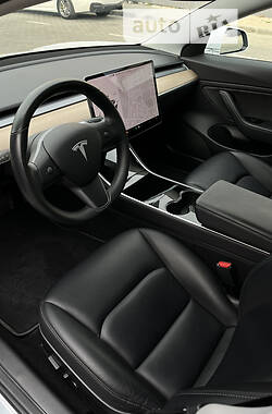 Седан Tesla Model 3 2019 в 