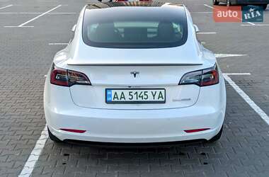Седан Tesla Model 3 2019 в Киеве